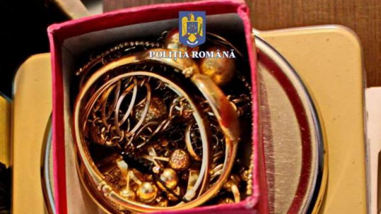 FOTO. Bijuterii din aur furate si ingropate de hot pe un teren viran, descoperite de politistii din Galati Imagine