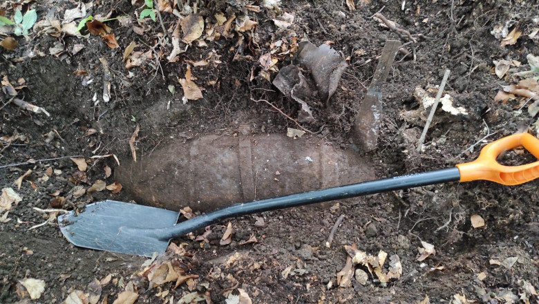 FOTO. Bomba de 100 de kilograme din Al Doilea Razboi Mondial, gasita intr-o padure de langa Cluj-Napoca Imagine