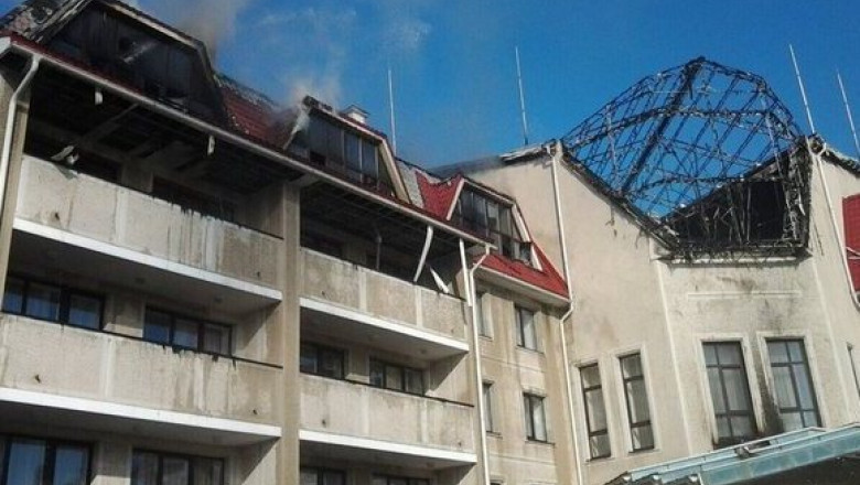 FOTO. Cladirea principala de la baza de pregatire a Sahtior Donetk, distrusa de obuze de artilerie Imagine
