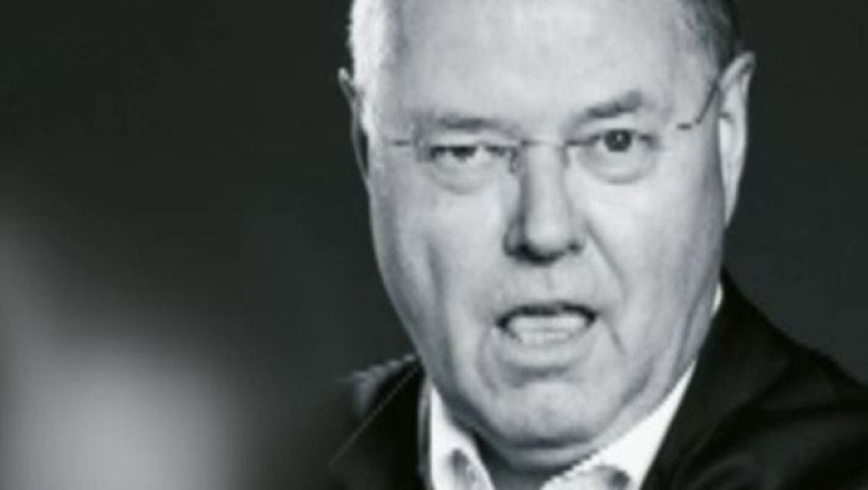 FOTO. Contracandidatul Angelei Merkel la functia de cancelar a facut un gest obscen Imagine