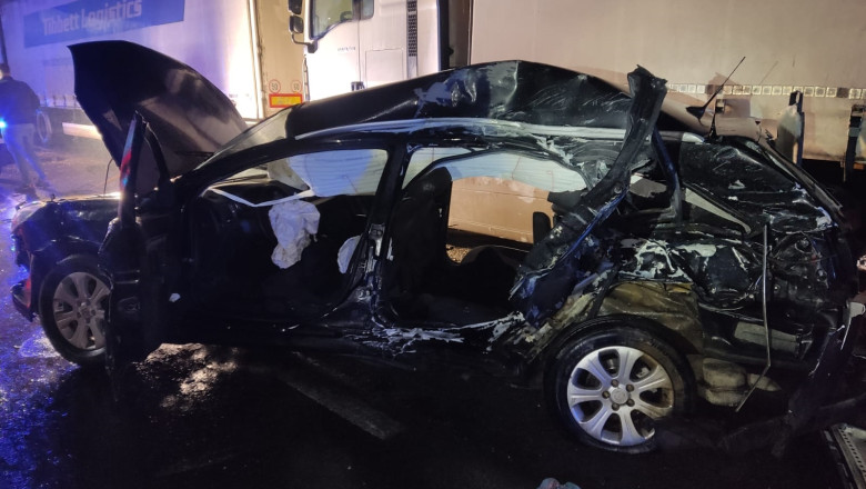 FOTO. Doi morti si un ranit dupa coliziunea dintre un TIR si un autoturism pe DN 71 Imagine