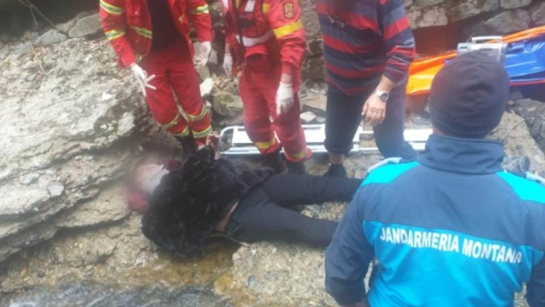 FOTO. Interventie incheiata cu succes in Sambata Mare, pentru salvarea unui barbat cazut intr-o prapastie Imagine