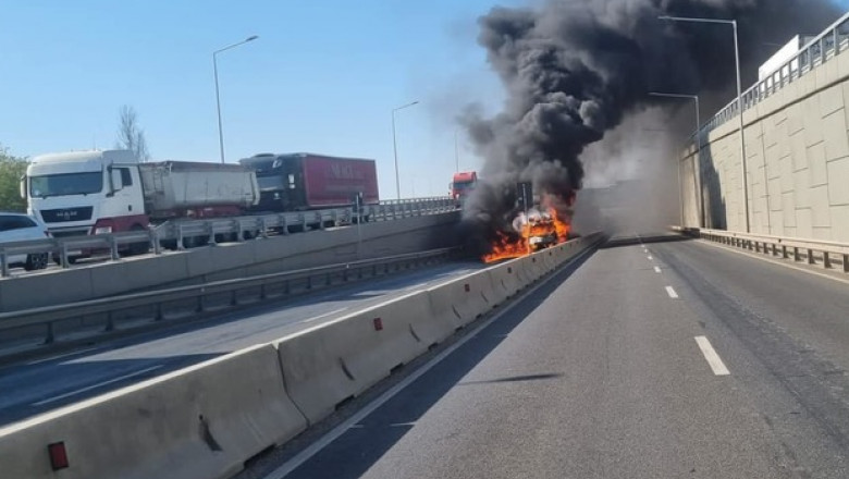 FOTO. O duba a luat foc pe Pasajul Domnesti Imagine