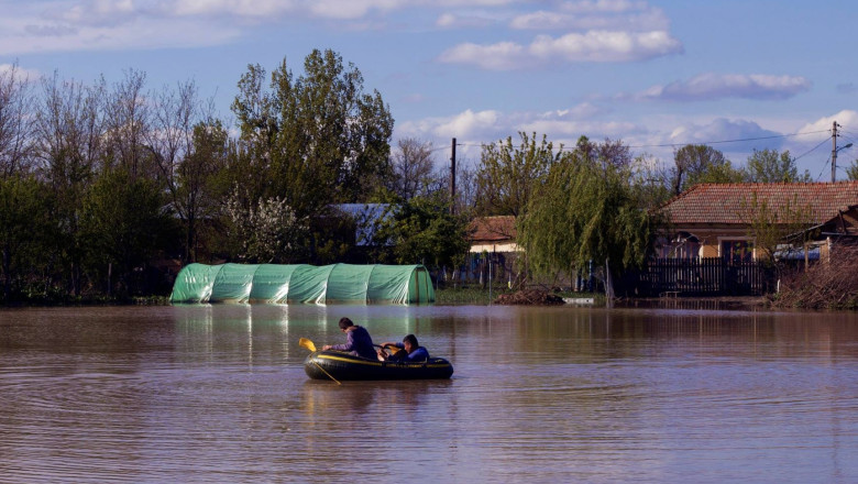 FOTO. Pagubele create de inundatii in Vartoapele de Sus, judetul Teleorman Imagine