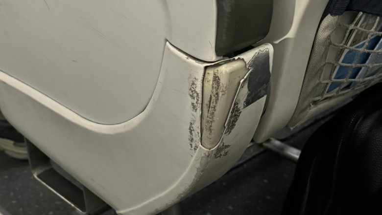 FOTO Paul Anghel (ANPC) a postat imagini cu scaunele deteriorate ale unui avion: „Te poti imbraca in salopeta sa te protejezi” Imagine