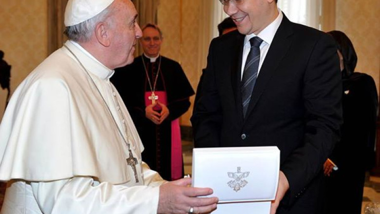 FOTO. Premierul Victor Ponta, primit de Suveranul Pontif la Vatican Imagine
