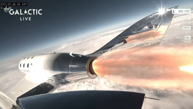 FOTO. Primii clienti ai Virgin Galactic au ajuns in spatiu si au petrecut cateva minute in imponderabilitate Imagine