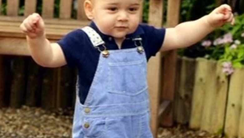 FOTO. Printul George a invatat sa mearga Imagine