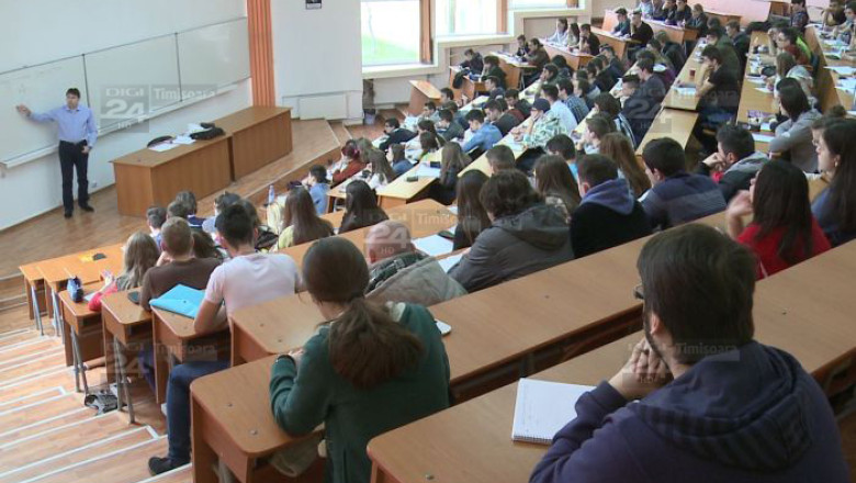 FOTO. Profesorii Universitatii Politehnice din Timisoara ofera meditatii la Matematica, in premiera, cu sala plina Imagine