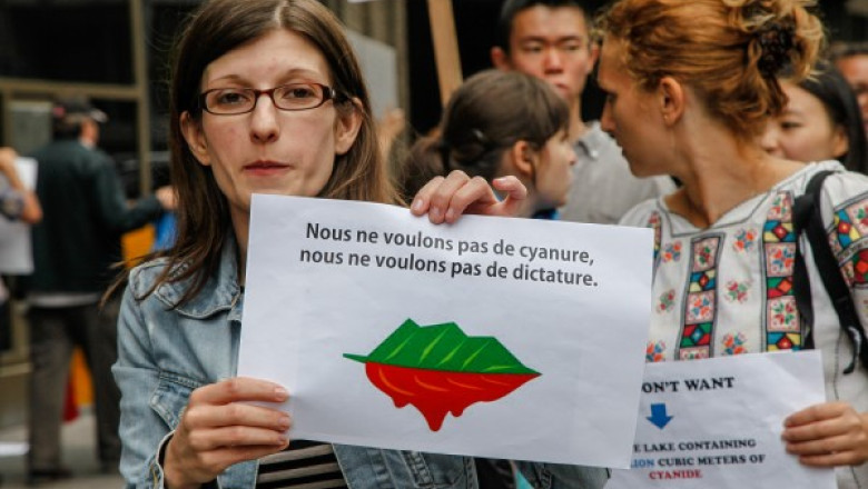 FOTO. Romanii din Grecia si din Canada se alatura protestului fata de Rosia Montana Imagine