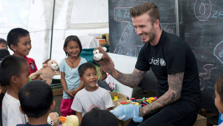 FOTO si VIDEO. David Beckham a petrecut Valentine's Day in Filipine, alaturi de copiii care au supravietuit uraganului Haiyan Imagine