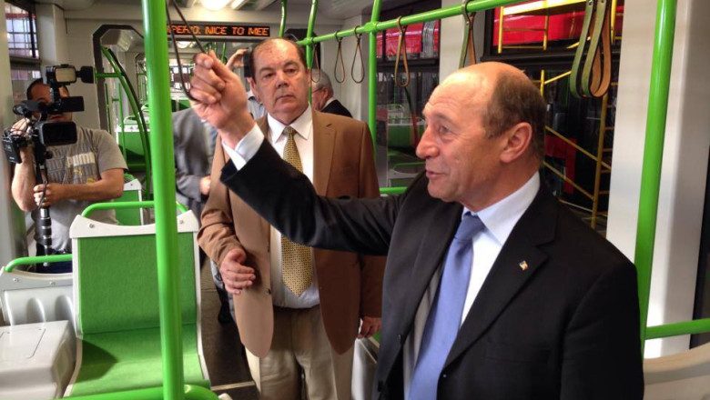 FOTO: Traian Basescu a vizitat fabrica de vagoane calatori din Arad Imagine