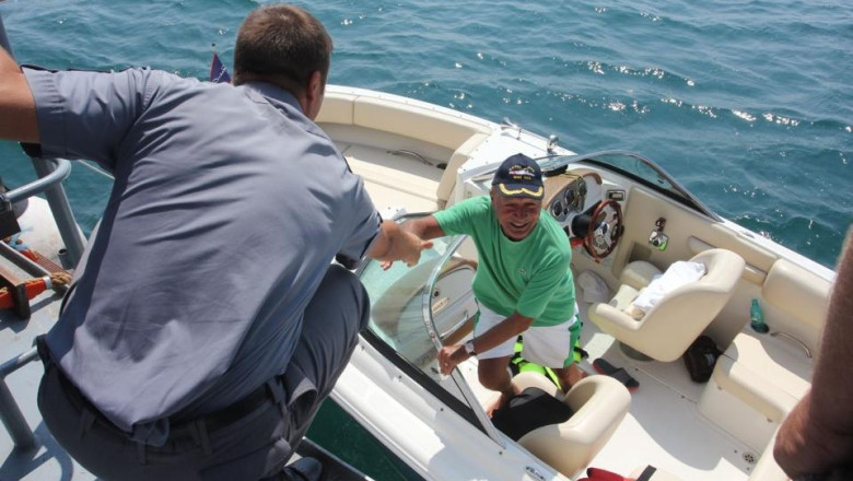 FOTO. Traian Basescu, „intalnire-surpriza pe mare” Imagine