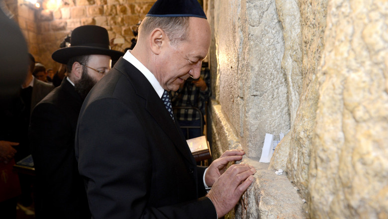 FOTO. Traian Basescu, la Zidul Plangerii din Ierusalim Imagine