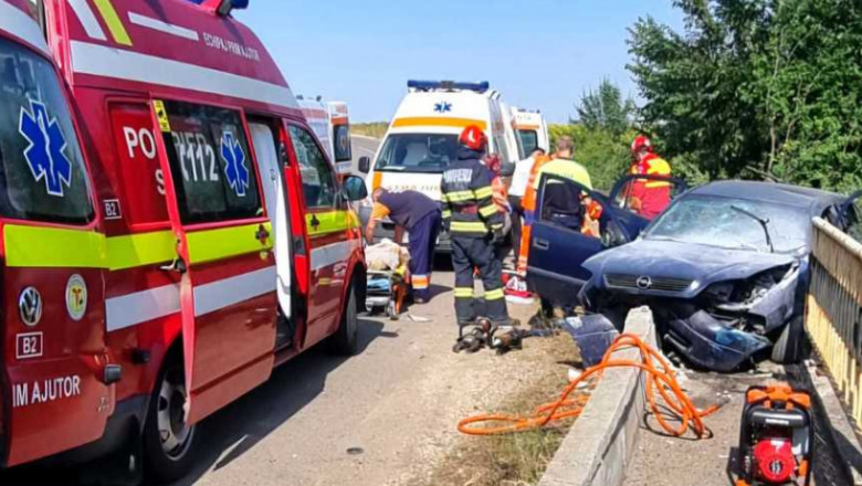 FOTO. Trei persoane au murit si un adolescent de 16 ani este in coma dupa un accident produs pe un drum judetean din Teleorman Imagine