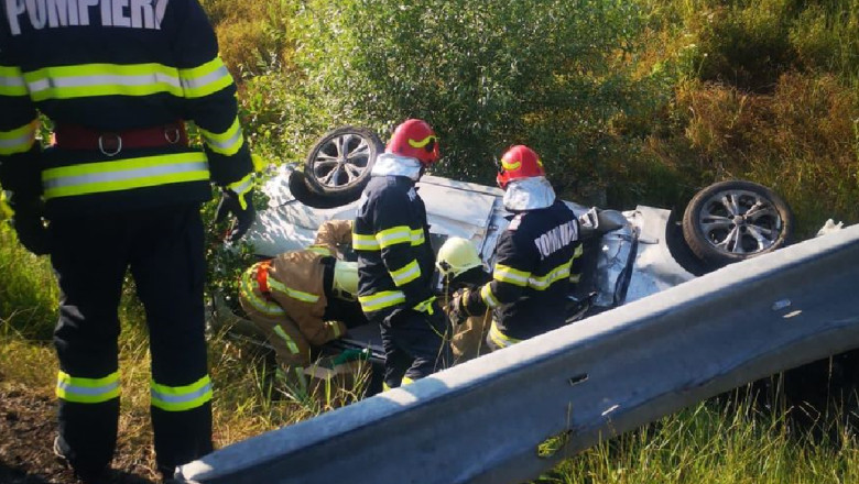FOTO. Un autoturism care circula pe autostrada A3 s-a rasturnat in afara drumului. A fost chemat un elicopter SMURD Imagine