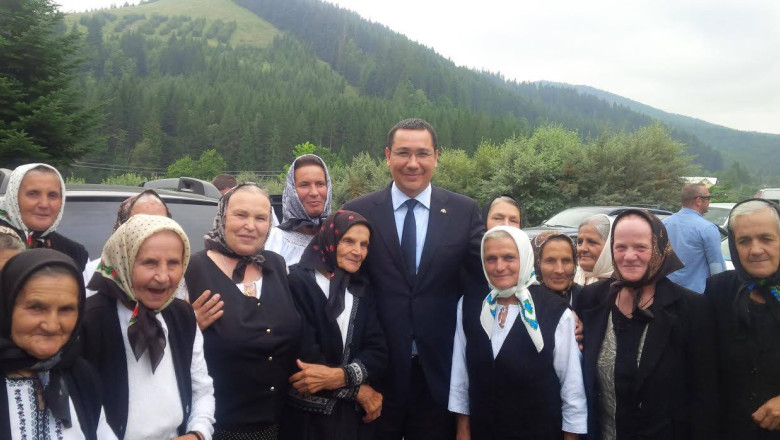 FOTO. Victor Ponta, in vizita la Cacica Imagine