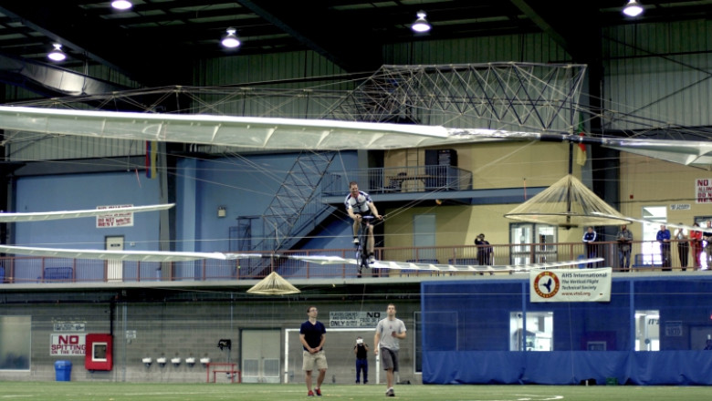 FOTO VIDEO Bicicleta-elicopter cu propulsie umana Atlas: Visul lui Leonardo da Vinci, transformat in realitate de doi canadieni Imagine