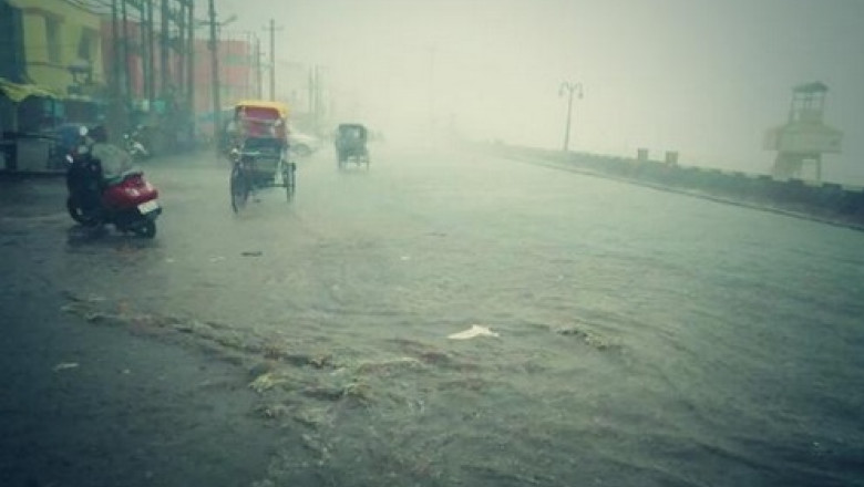 FOTO VIDEO Ciclonul Hudhud ameninta India. 350.000 de oameni au fost evacuati in doua state din estul tarii Imagine