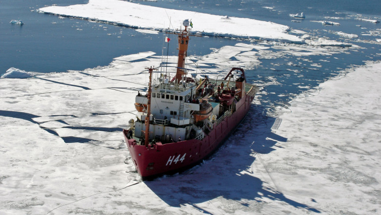 FOTO VIDEO Cum ajung proviziile in Antarctica, la cercetatorii din bazele stintifice. Calatorie fantastica prin Stramtoarea Drake Imagine