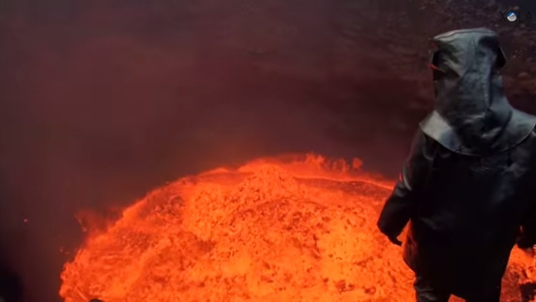 FOTO VIDEO Imagini spectaculoase. Doi exploratori au filmat in craterul vulcanului Marum Imagine