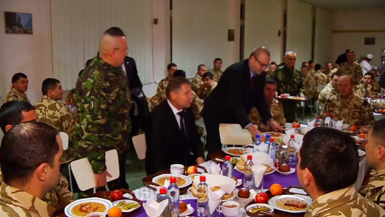 FOTO VIDEO. Klaus Iohannis, la masa ostaseasca, la Cincu Imagine