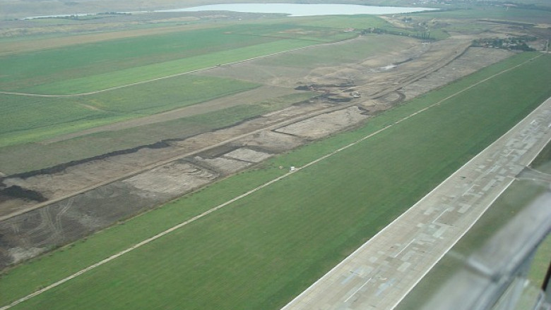 FOTO VIDEO Lucrari la foc automat pentru inaugurarea noii piste a Aeroportului din Iasi Imagine