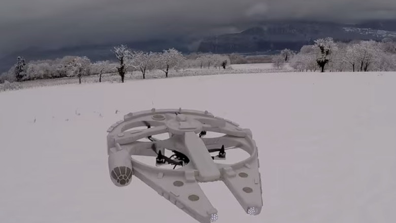 FOTO VIDEO. Replica in miniatura a navei „Millenium Falcon”, construita acasa, cu 20 de euro Imagine