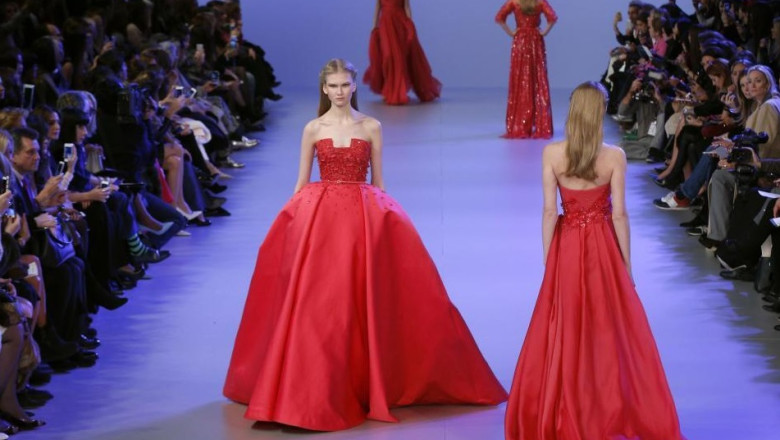 FOTO VIDEO. Seara plina de fast la Paris, la prezentarile haute-couture din cadrul Saptamanii Modei Imagine