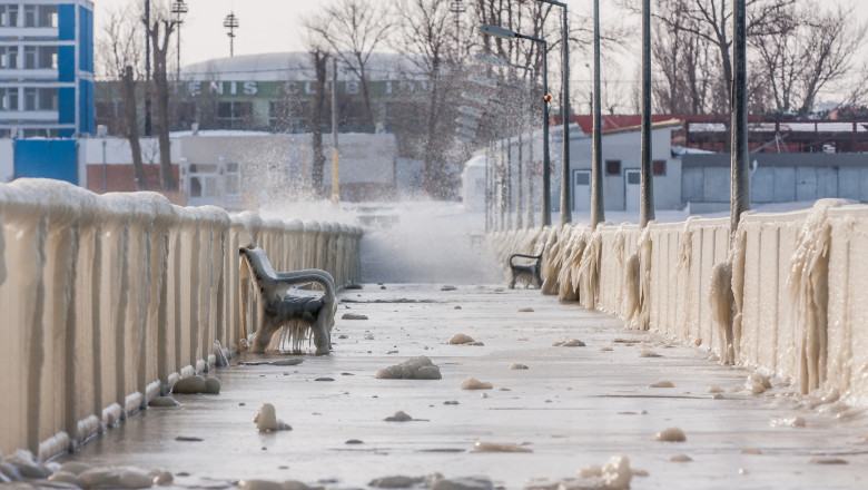 FOTO VIDEO Spectacol rar la malul marii Imagine