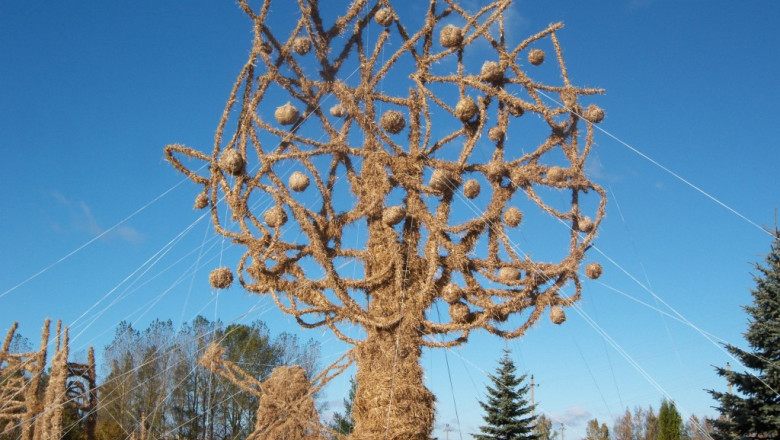 FOTO VIDEO Statuile din fan care ard in Lituania de Ziua Tuturor Sfintilor Imagine
