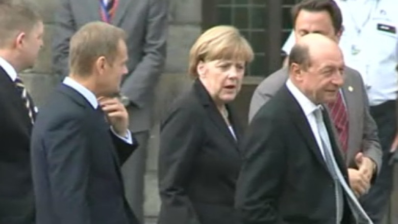 FOTO VIDEO. Traian Basescu, stingher la Bruxelles, in preajma liderilor europeni Imagine