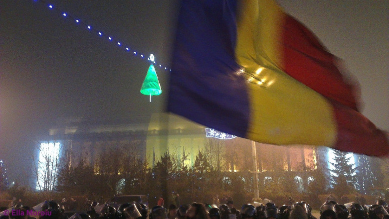 FOTOGALERIE Imbranceli, provocari, gaze lacrimogene si raniti la manifestatia impotriva modificarilor din Codul Penal Imagine