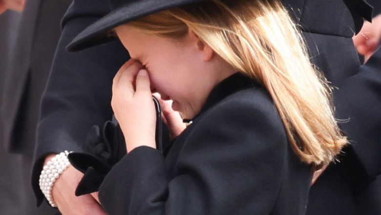 Fotografiile cu printesa Charlotte plangand au frant inimile britanicilor. Cele mai emotionante imagini din ziua funeraliilor Reginei Imagine