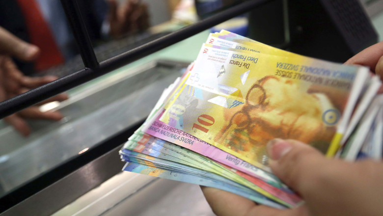 Francul elvetian a scazut pentru a patra zi consecutiv  Imagine