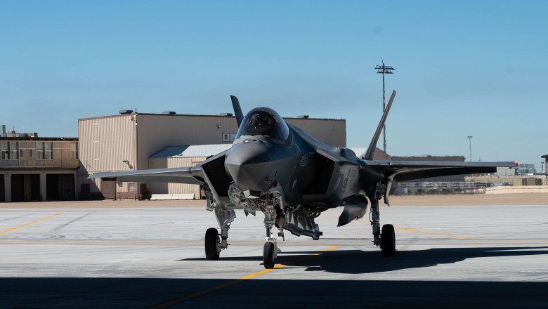 „Frankenjet”: Armata SUA va lupta cu un avion „invizibil” reconstruit din piesele a doua aeronave F-35 accidentate Imagine