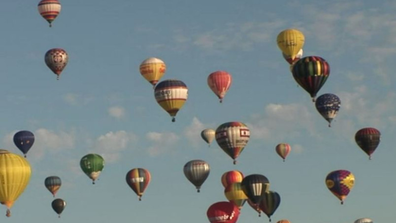 Franta. 408 baloane cu aer cald au fost inaltate la un festival Imagine