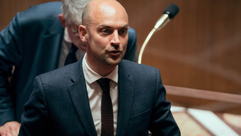 Franta anunta ca relatia cu Algeria e blocata si va expulza diplomati ca raspuns la o decizie „nejustificata si nejustificabila” Imagine
