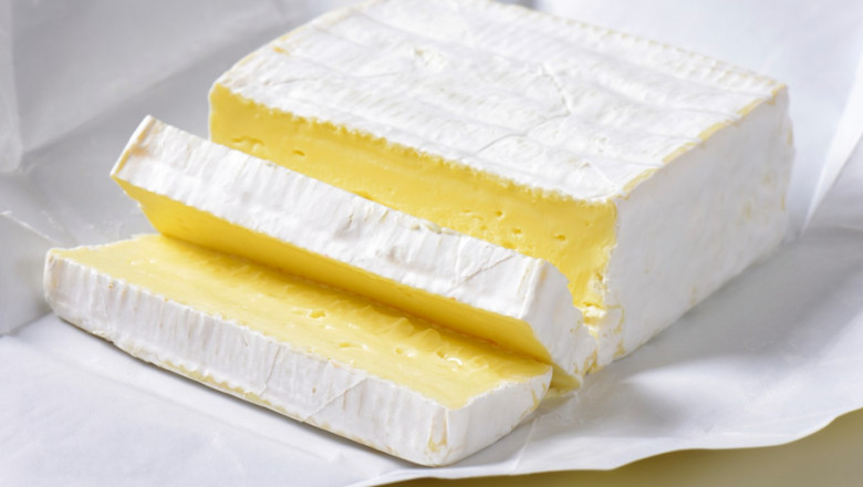 Franta retrage mai multe tipuri de branzeturi cu mucegai alb dupa ce doua persoane au murit in urma consumului Imagine