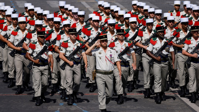 „Franta trimite Legiunea Straina in Ucraina”. Noua fumigena lansata de catre spionii lui Putin Imagine