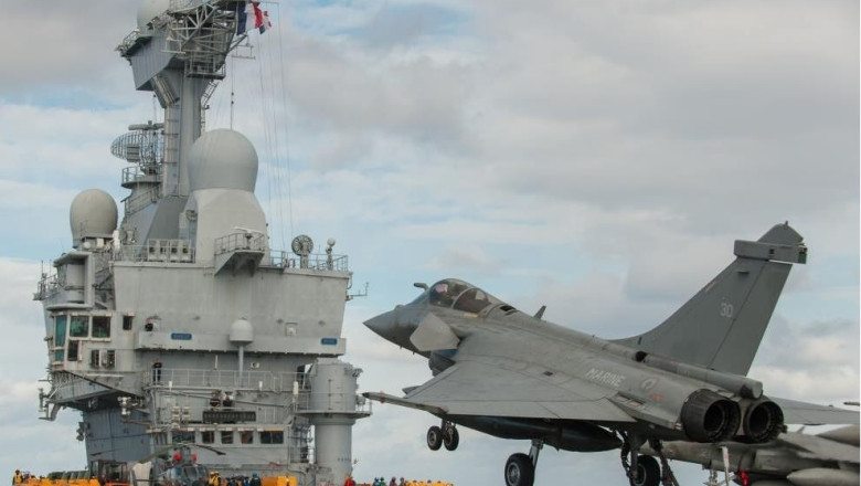 Franta trimite un portavion in Orientul Mijlociu. Francois Hollande: Este raspunsul la atacurile teroriste Imagine