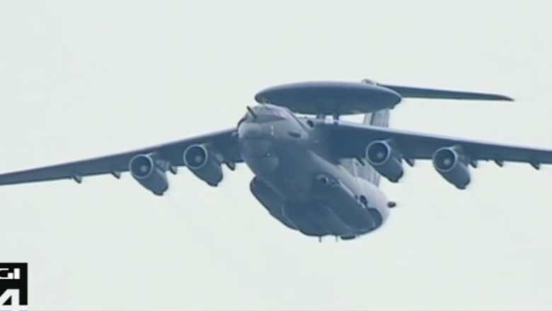 Franta va efectua "in zilele urmatoare" noi raiduri aeriene impotriva Statului Islamic in Irak Imagine