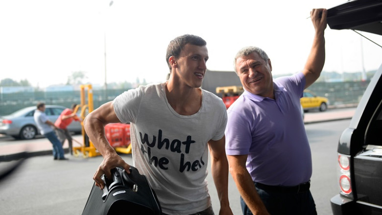 Fratii Ioan si Victor Becali reprezentau printre cei mai importanti 35 de fotbalisti romani Imagine