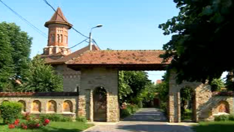 Frumusetile Curtii Domnesti din Bacau, descoperite de un „turist acasa” Imagine