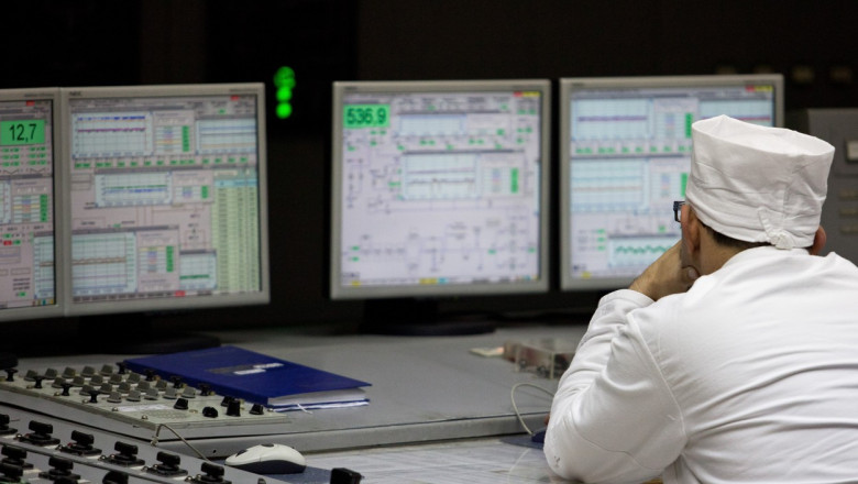 FSB ii acuza pe ucraineni ca au aruncat in aer liniile electrice conectate la centrala nucleara de la Kursk, din Rusia Imagine