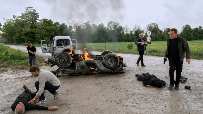 „Fugiti! Politia moldoveana!” Ce cauta Schwarzenegger la Chisinau, in „FUBAR”, un serial atat de prost incat merita vazut in familie Imagine