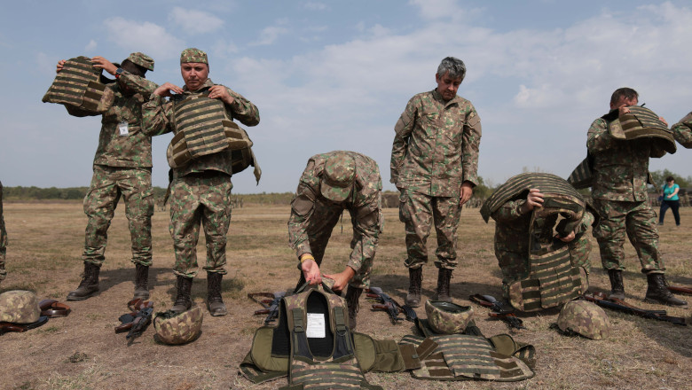 „Fulgerator. Ieri mi l-a adus, azi a trebuit sa vin”. Rezervistii chemati la instructie reclama probleme la mobilizare. Ce spune Armata Imagine