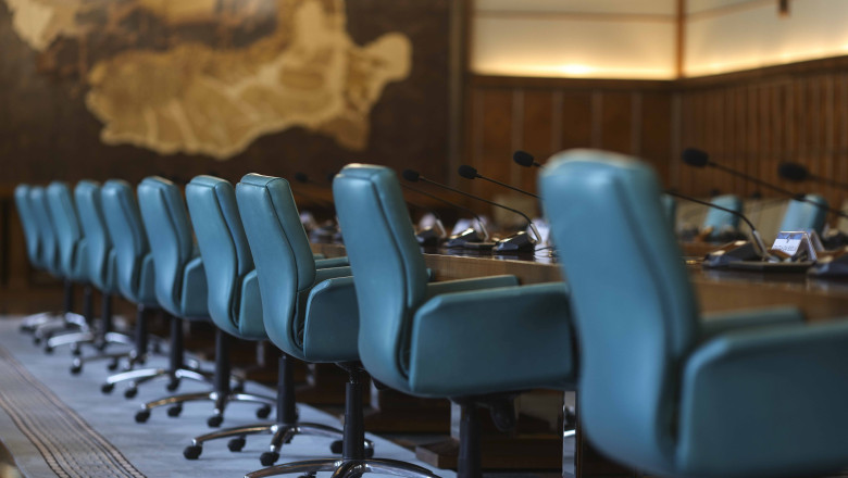 Functionarii din Guvern spun ca le sunt incalcate drepturile sindicale si s-au plans Comisiei Europene si altor foruri internationale Imagine