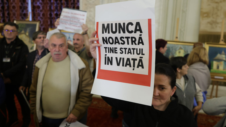 Functionarii din Parlament ameninta cu greva generala din cauza noii legi a salarizarii: „Nu solicitam privilegii”