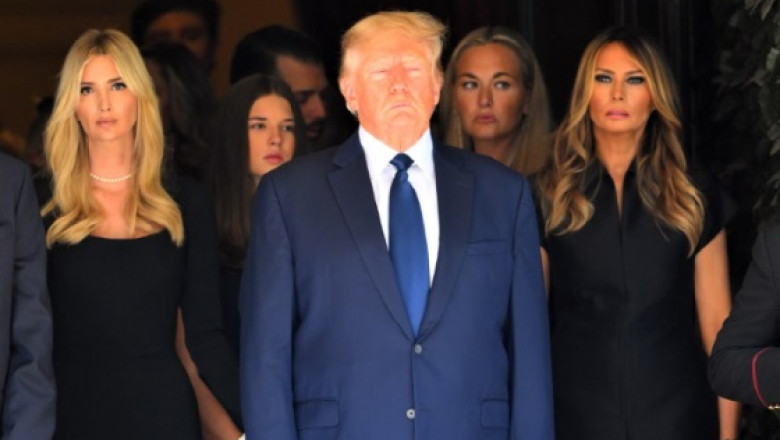 Funeraliile Ivanei Trump au avut loc la New York. Donald Trump a venit la inmormantarea fostei sotii alaturi de Melania Imagine